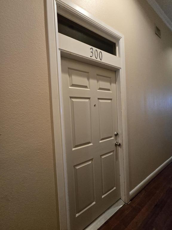 204 S Caddo St in Cleburne, TX - Building Photo - Building Photo