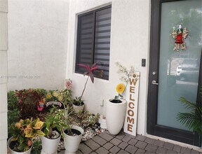 2414 SW 145th Pl in Miami, FL - Building Photo - Building Photo