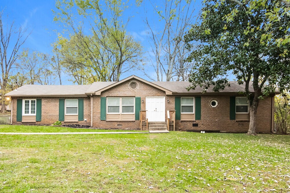 118 Cloverdale Ct in Hendersonville, TN - Building Photo