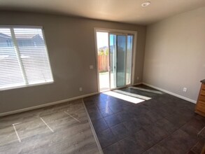 1654 Notting Hill Way in Plumas Lake, CA - Building Photo - Building Photo