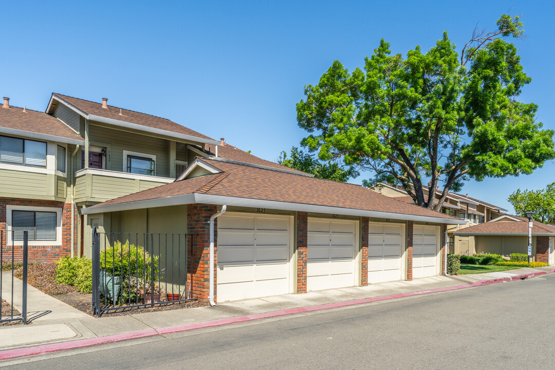 7629 Arbor Creek Cir in Dublin, CA - Building Photo