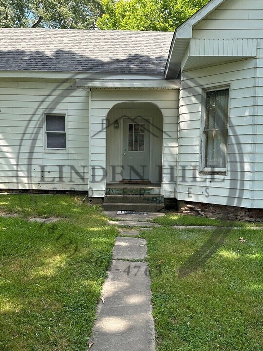 1904 N 8th St in Terre Haute, IN - Building Photo