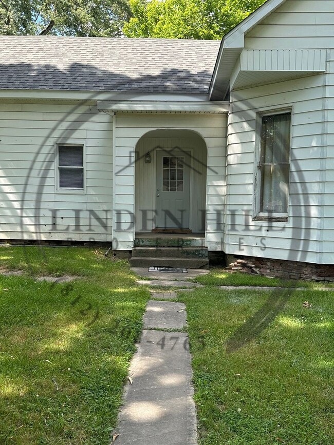 property at 1904 N 8th St