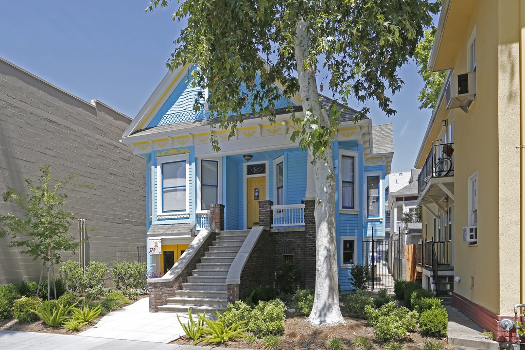 2627 J St in Sacramento, CA - Foto de edificio