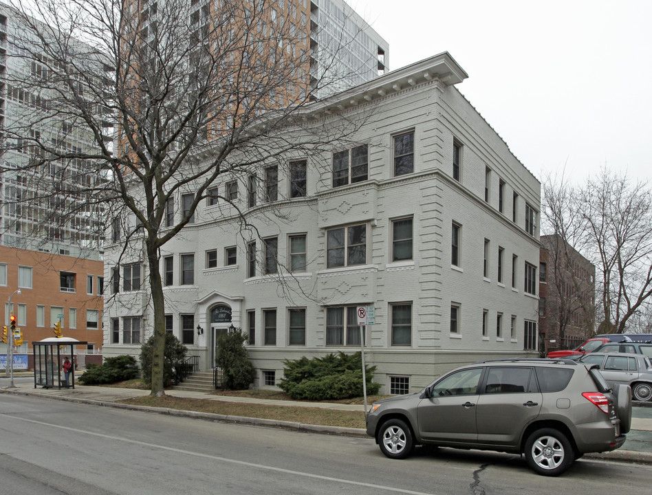 The Lakesider in Milwaukee, WI - Building Photo