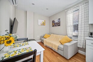 600 Commercial St in Boston, MA - Building Photo