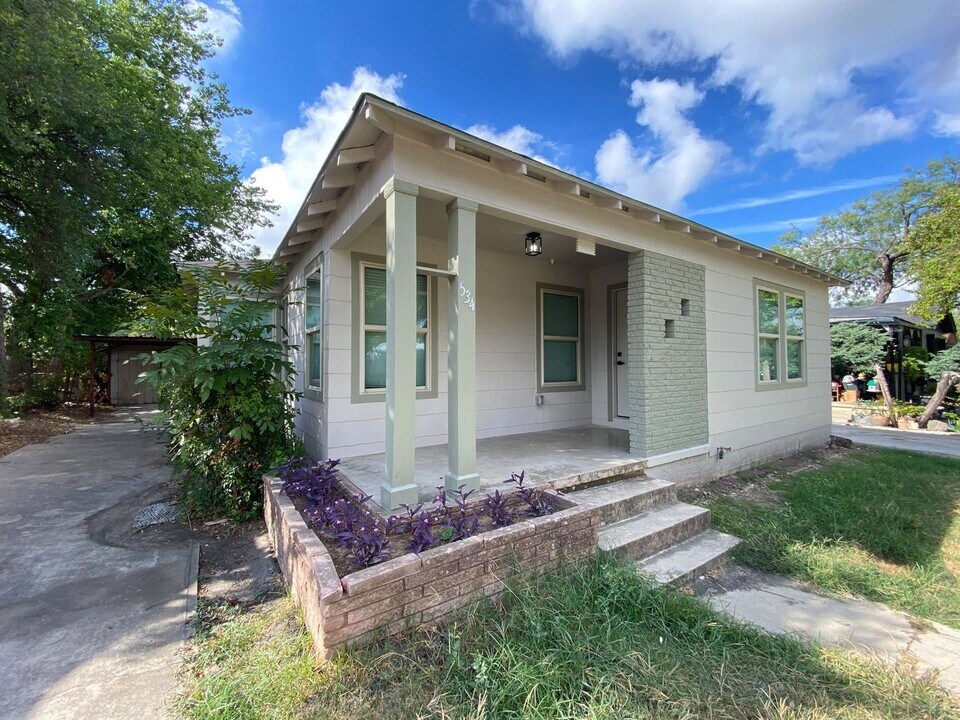 534 W Olmos Dr in San Antonio, TX - Building Photo