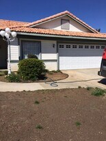 39431 Bluffside Way in Palmdale, CA - Building Photo