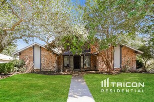 313 Santa Fe Trail in Waxahachie, TX - Building Photo