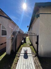 224 E 65th St in Los Angeles, CA - Building Photo - Building Photo