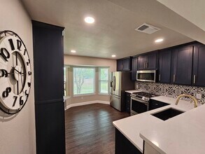 6027 70th St in Lubbock, TX - Foto de edificio - Building Photo