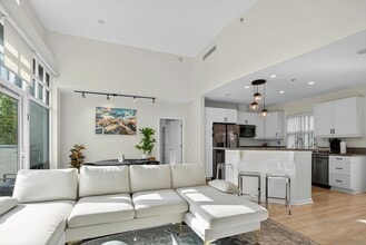 555 Front St, Unit 206 in San Diego, CA - Building Photo - Building Photo