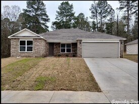 1935 Auburn Hills Dr in Benton, AR - Building Photo