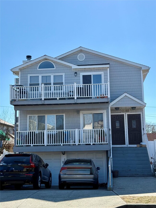 318 E Olive St in Long Beach, NY - Building Photo - Building Photo