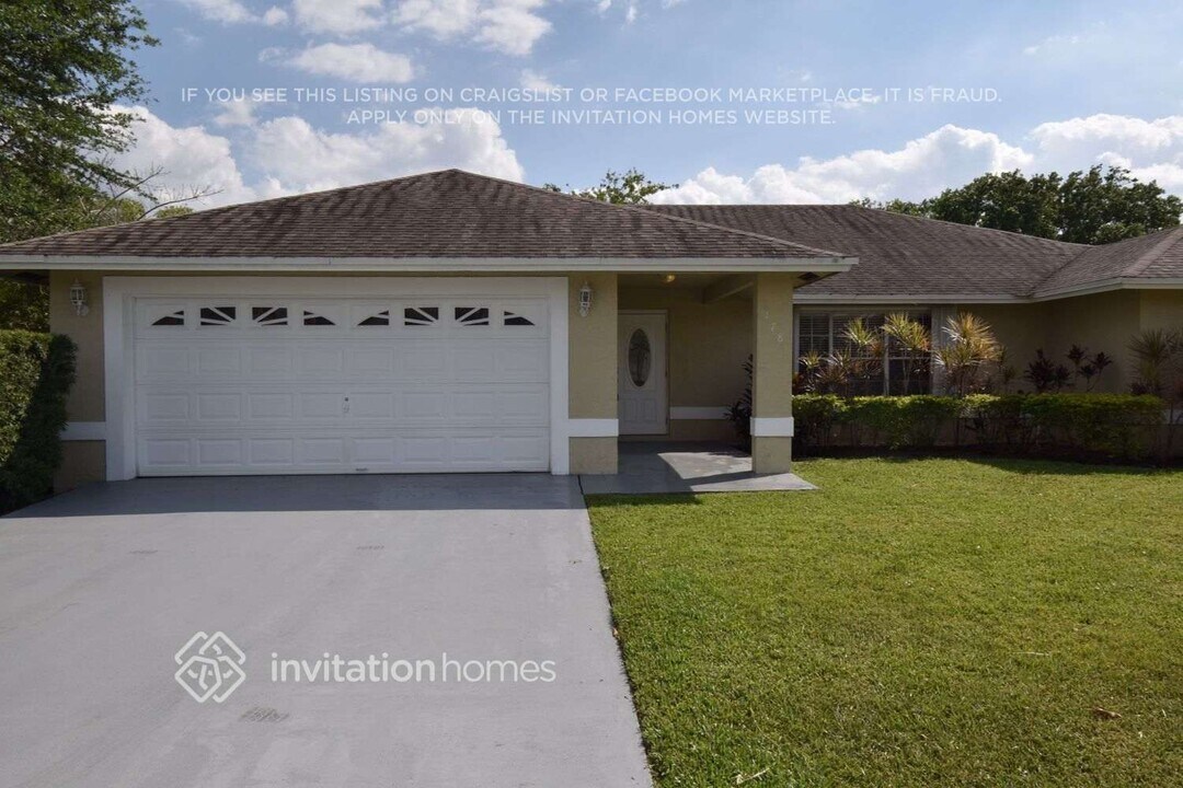 178 Royal Pine Cir S in Royal Palm Beach, FL - Building Photo