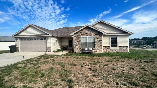 107 Greythorn Ct in St. Robert, MO - Building Photo - Building Photo