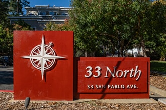 33 North Apartments in San Rafael, CA - Foto de edificio - Building Photo