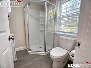 10 E Boulevard Rd, Unit B in Newton, MA - Foto de edificio - Building Photo