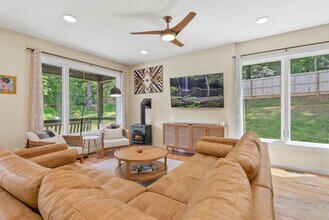 114 Greenwood Acres Dr, Unit SI ID1023057P in Mills River, NC - Foto de edificio - Building Photo