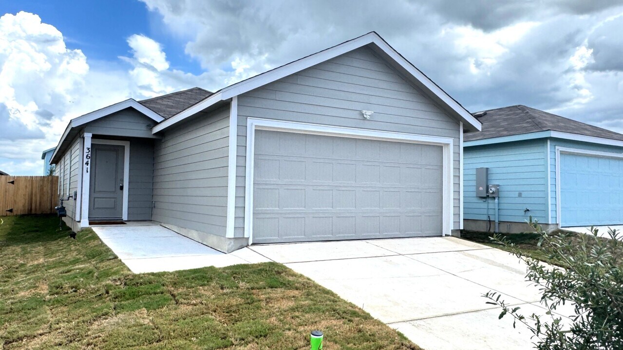 3641 Wentz Hill Dr in Marion, TX - Building Photo
