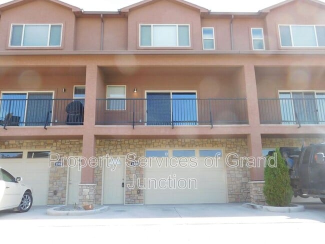 1546 Poplar Dr