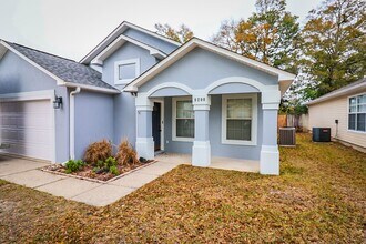 8200 Lode Star Ave in Pensacola, FL - Foto de edificio - Building Photo
