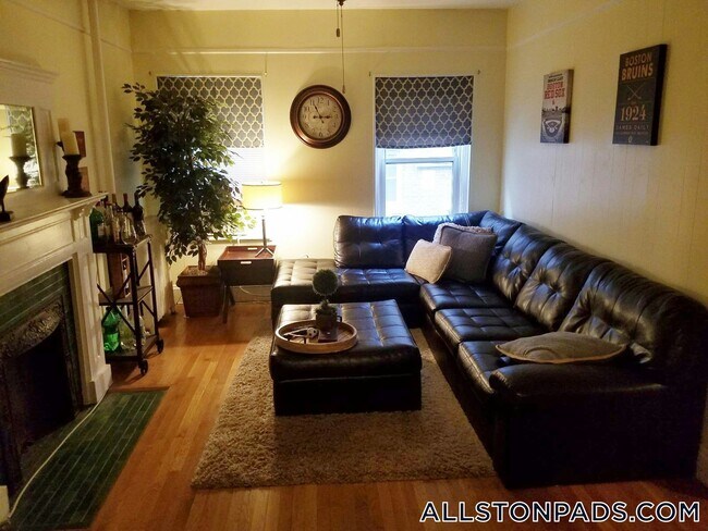 1307 Commonwealth Ave in Boston, MA - Building Photo - Building Photo