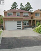 18 David Dr in Toronto, ON - Building Photo