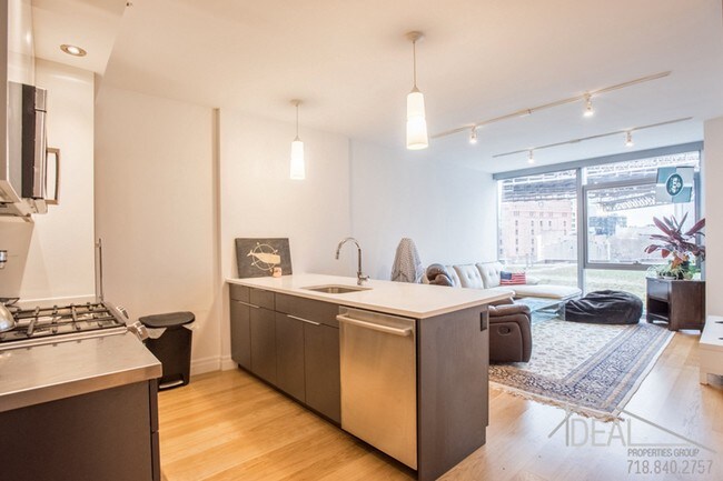 57 Water St-Unit -1002 in Brooklyn, NY - Building Photo - Building Photo