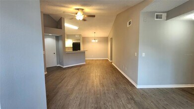 4540 Commander Dr, Unit 2238 in Orlando, FL - Building Photo - Building Photo