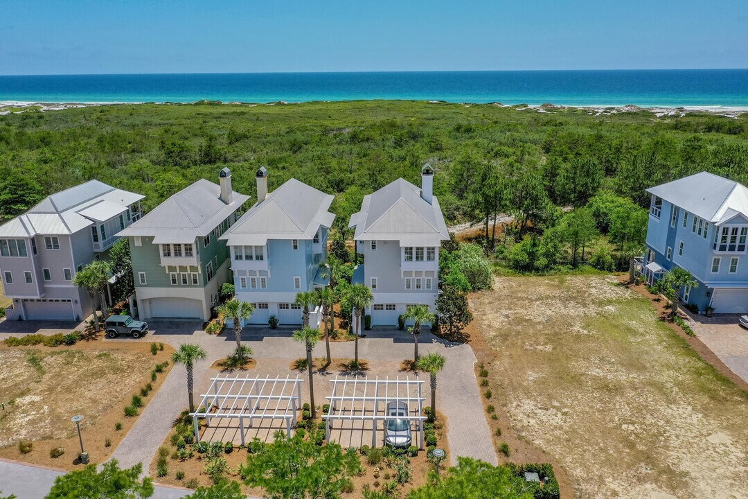 187 Cypress Dr in Santa Rosa Beach, FL - Foto de edificio