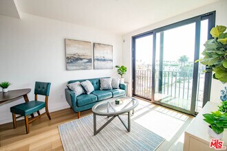 2853 West Blvd in Los Angeles, CA - Building Photo - Building Photo