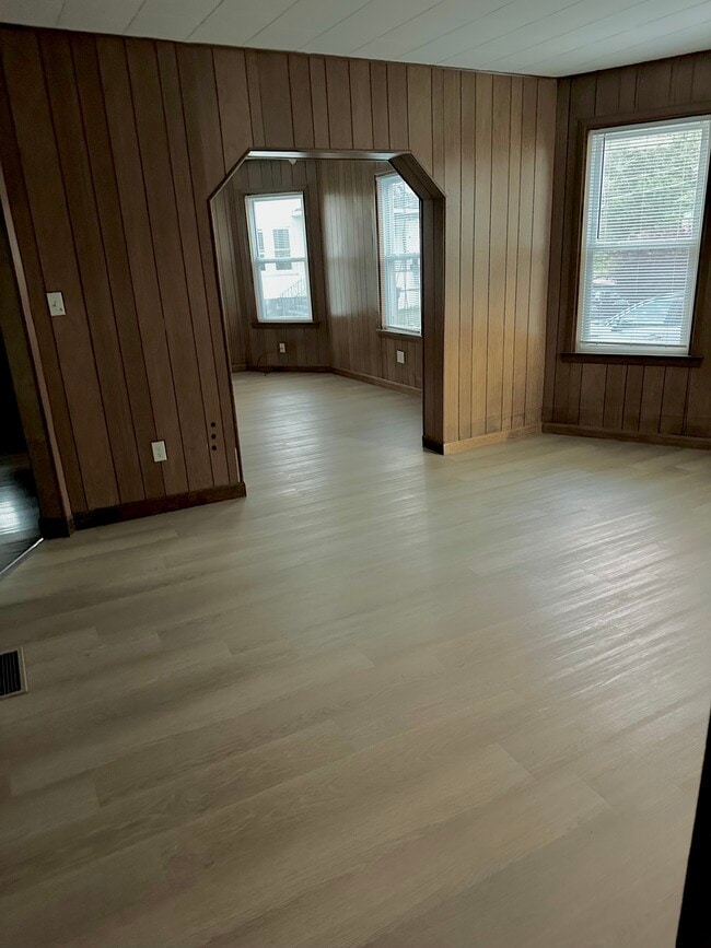 58 Chapin St, Unit #2 in Southbridge, MA - Building Photo - Building Photo