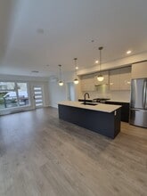 15353 17 Ave in Surrey, BC - Building Photo - Building Photo