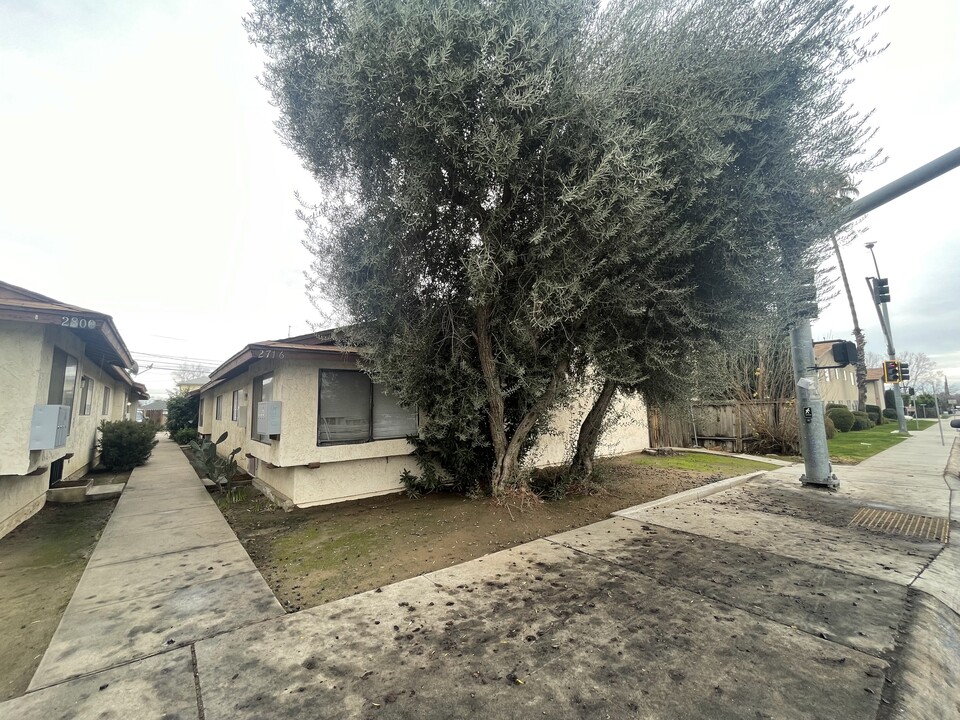 2716 N Chester Ave in Bakersfield, CA - Building Photo