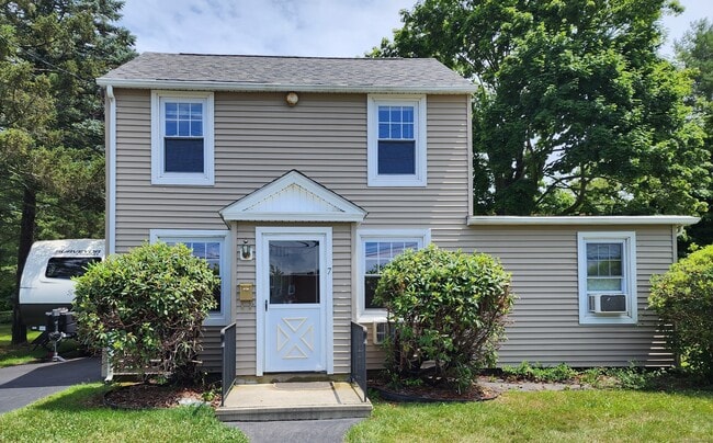 property at 7 E Pattagansett Rd