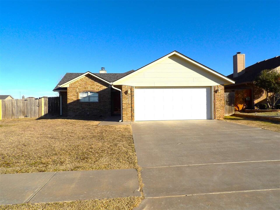 4421 SW Hickory Ln in Lawton, OK - Building Photo