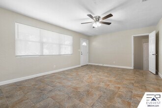 923 Kingston Ave in Daytona Beach, FL - Building Photo - Building Photo