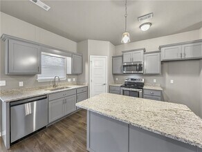 195 E 2nd St in Centerton, AR - Building Photo - Building Photo