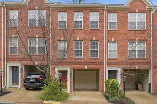 8074 Sebon Dr in Vienna, VA - Building Photo