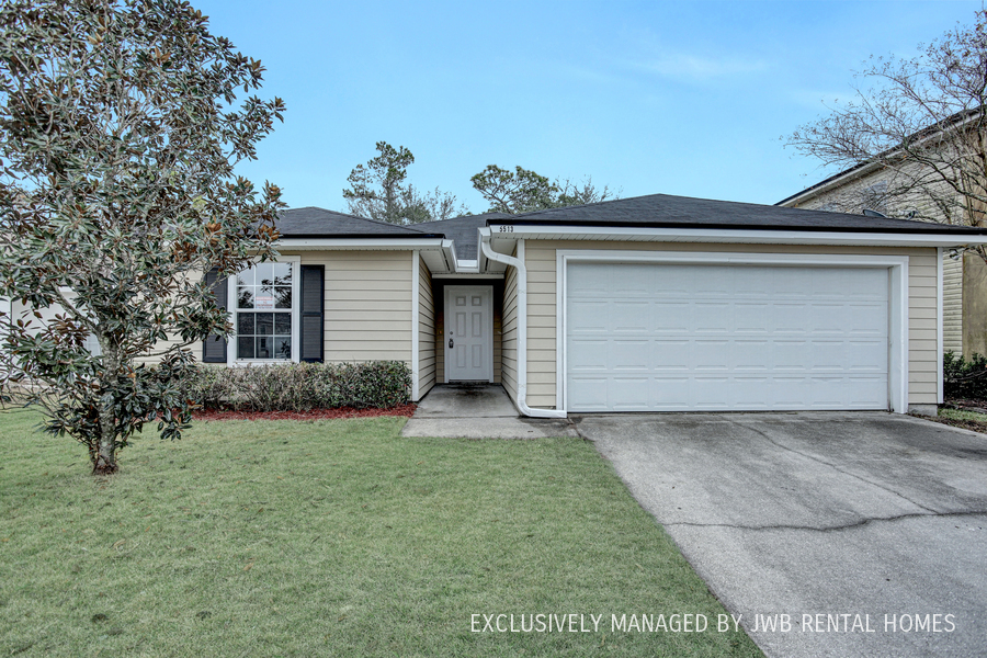 5513 Village Pond Cir in Jacksonville, FL - Building Photo