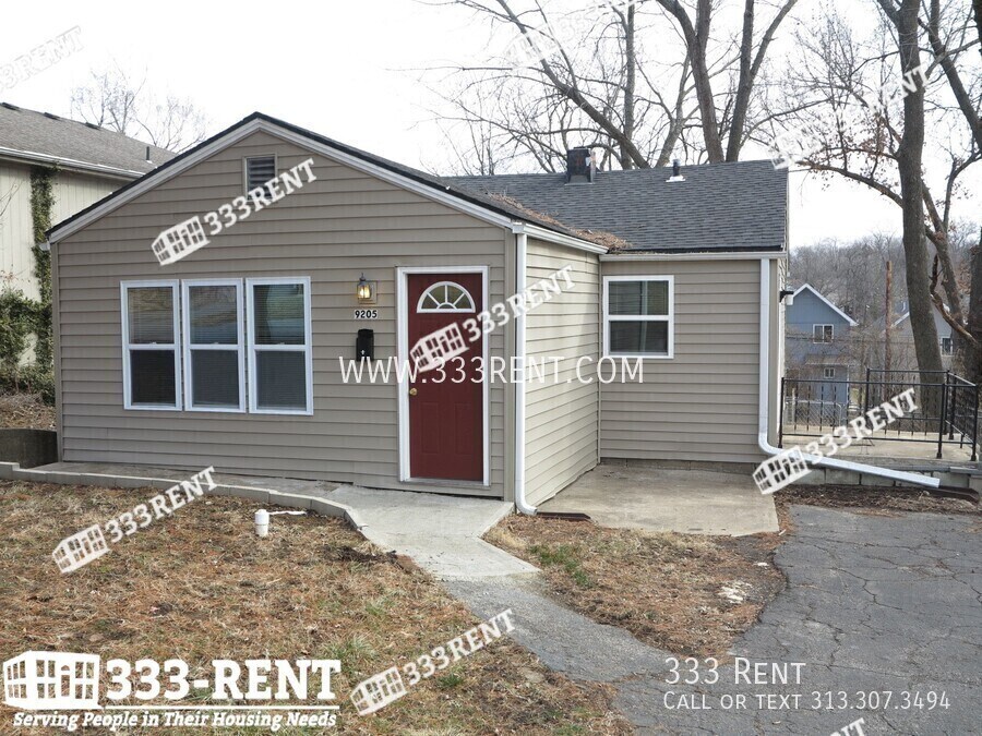 9205 Walnut St in Kansas City, MO - Building Photo