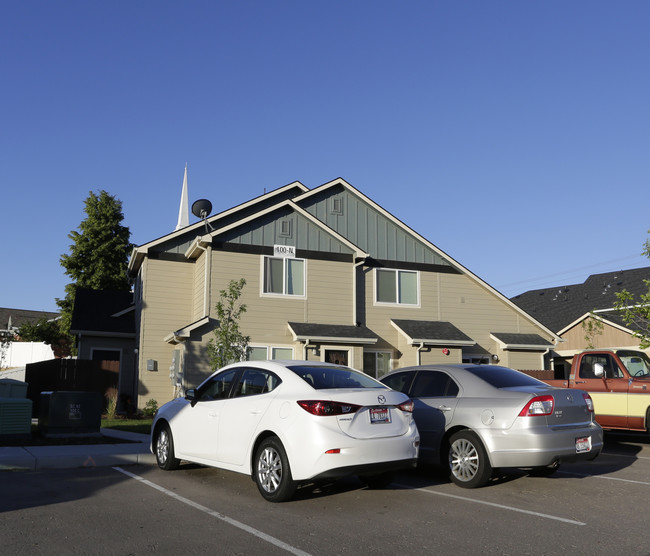 Shallow Creek Townhomes in Meridian, ID - Building Photo - Building Photo