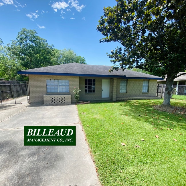 property at 322 Fontelieu Dr