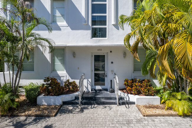 Blue Place in Miami Beach, FL - Building Photo - Building Photo