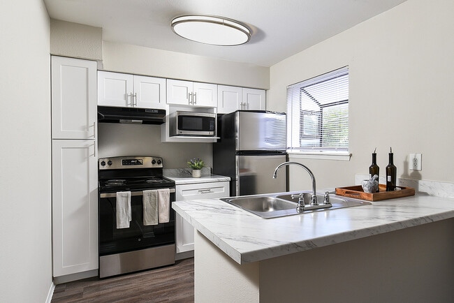 Cricket Hollow Apartments