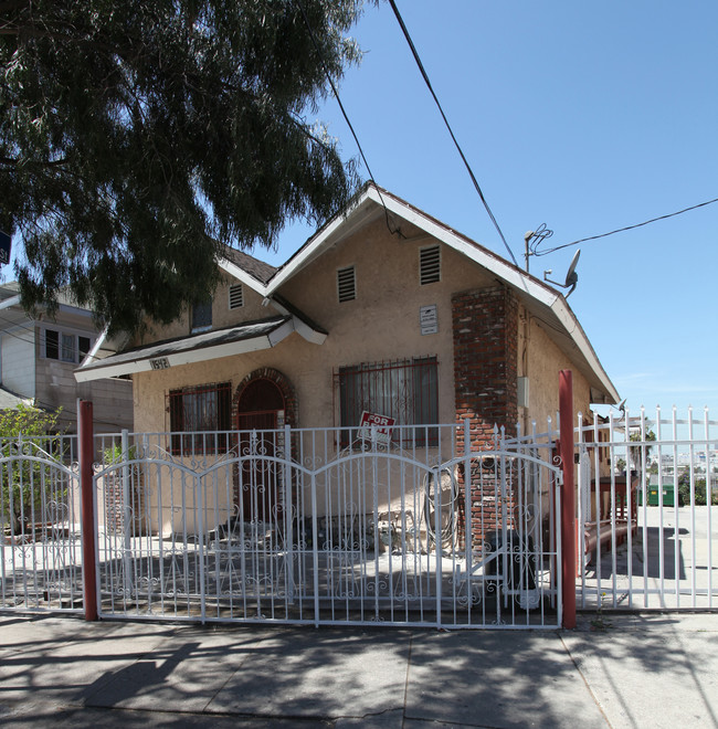 1542 Pleasant Ave in Los Angeles, CA - Foto de edificio - Building Photo