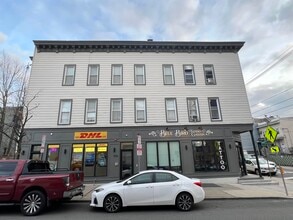 1076 Summit Ave in Jersey City, NJ - Building Photo - Building Photo