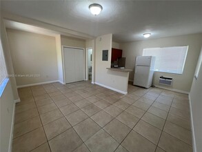 690 NE 85th St in Miami, FL - Building Photo - Building Photo