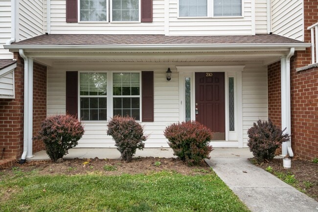 210 Willow Oak Dr NW in Christiansburg, VA - Building Photo - Building Photo